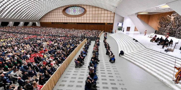 Papa Francisco recebe cerca de 6 mil avós, idosos e netos no Vaticano