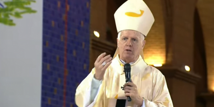 Deus é família, diz Dom Orlando em encerramento do Simpósio Nacional das Famílias