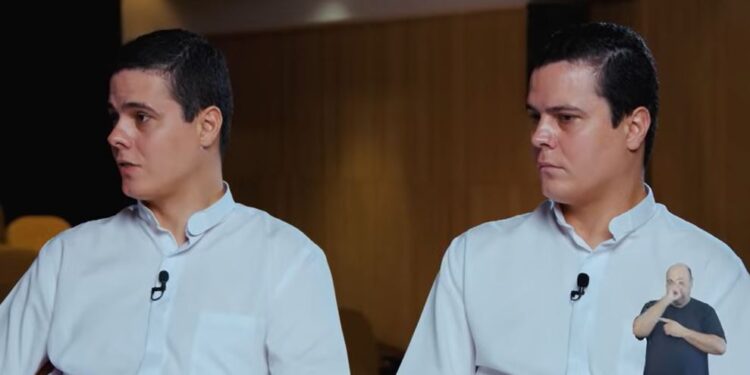 Padres autistas compartilham experiências de vida em entrevista