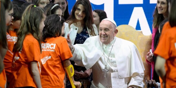 Papa Francisco volta a citar egoísmo diante de inverno demográfico