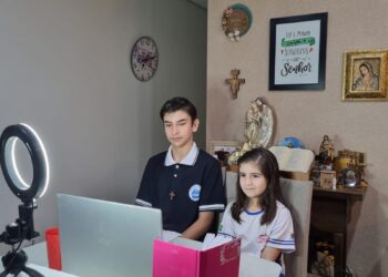 Apresentação do Conexão Família é conduzida por crianças e adolescentes da Pastoral Familiar