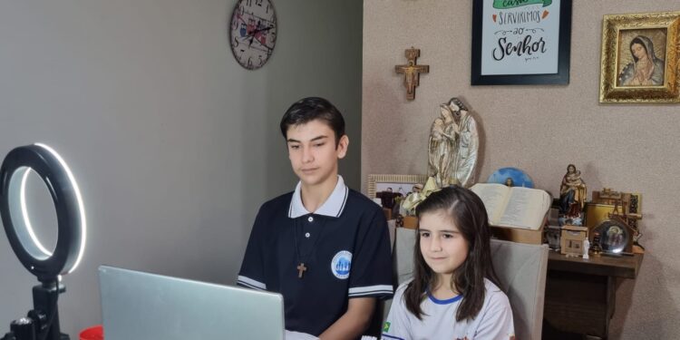 Apresentação do Conexão Família é conduzida por crianças e adolescentes da Pastoral Familiar
