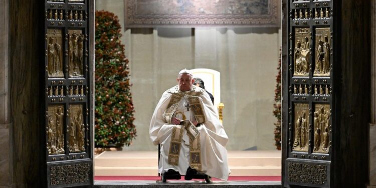 Jubileu 2025 é iniciado na Igreja Católica