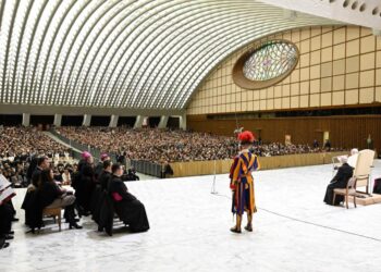 O Papa: não podemos ser cúmplices do abuso infantil