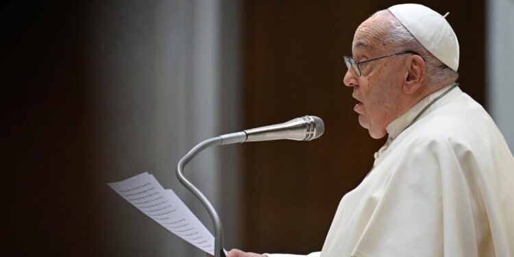 Papa destaca o papel fundamental de acompanhamento das famílias feridas pela separação