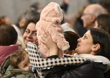 Uma sociedade justa não se constrói eliminando os que não têm voz, diz Papa