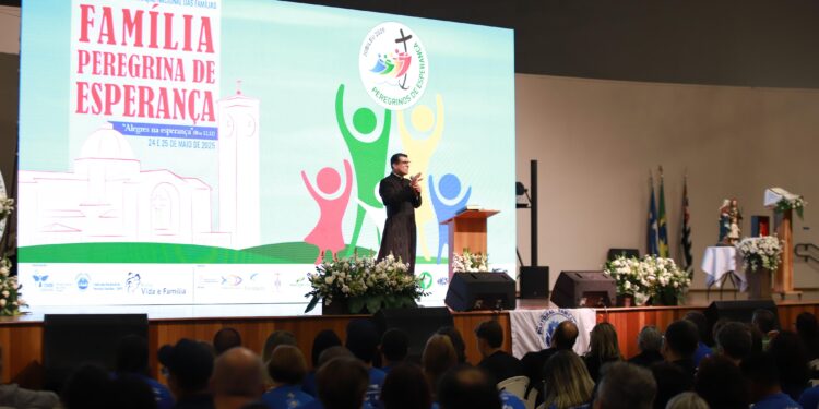 Cinco mil pessoas participam do 15º Simpósio Nacional das Famílias