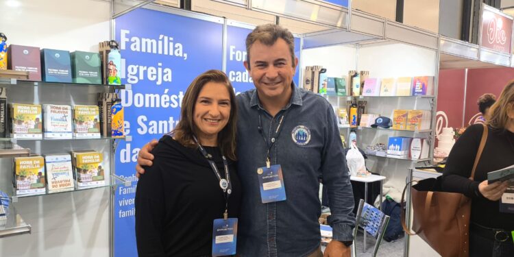 Casal coordenador nacional da Pastoral Familiar participa da ExpoCatólica