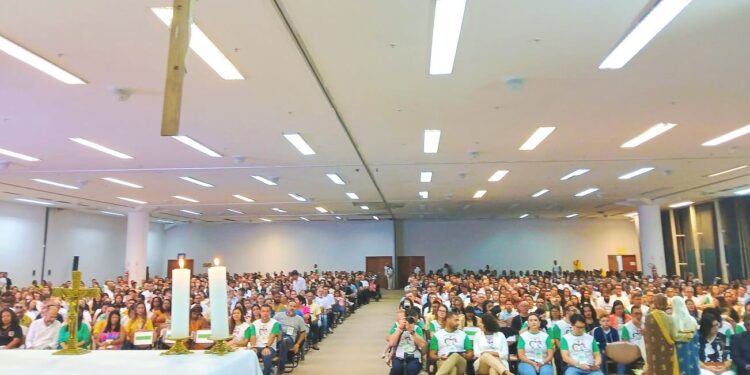 Jubileu das Famílias  e Congresso Diocesano de Eunápolis reúne mais de 1,5 mil pessoas