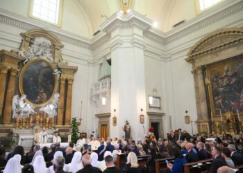 Papa: como Maria, não tenhamos medo de escolher a vida