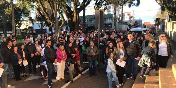 Peregrinação marca abertura da Semana da Família em Guarapuava (PR)