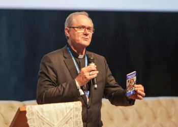 Educar para a esperança cristã: a catequese na família, com a família e da família.*