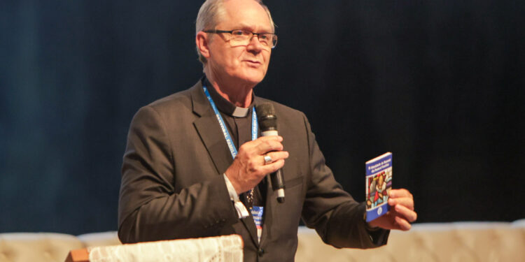 Educar para a esperança cristã: a catequese na família, com a família e da família.*