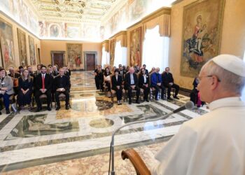 Papa convida a seguir o modelo da Sagrada Família