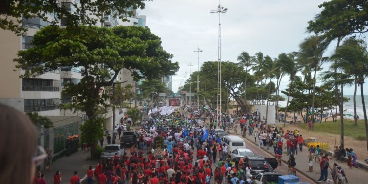 Arquidiocese de Olinda e Recife reúne fiéis em caminhada de encerramento da Semana Nacional da Vida