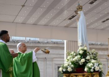 Nota doutrinal sobre os títulos marianos: Mãe do povo fiel, não Corredentora