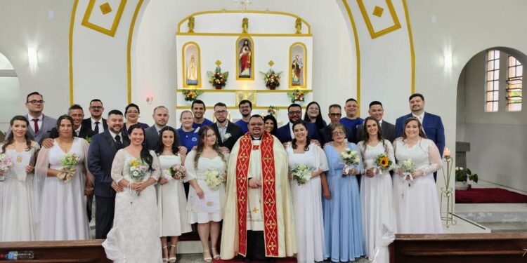 Em Gravataí (RS), nove casais recebem sacramento do matrimônio após Itinerário Vivencial