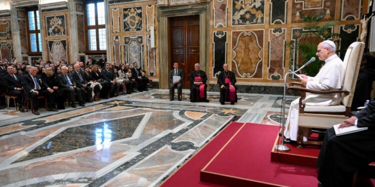 Papa sobre processos de nulidade matrimonial: misericórdia e justiça