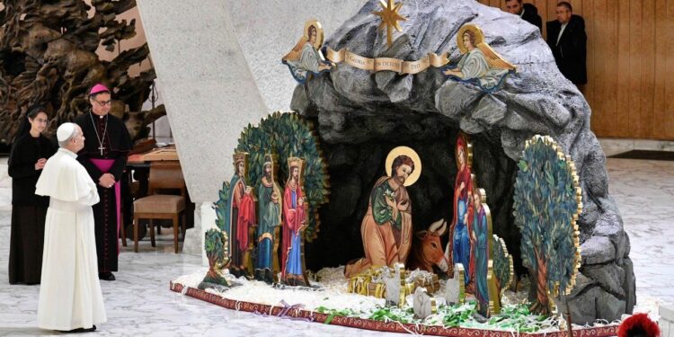 Papa: Presépio e Árvore são sinais de fé esperança