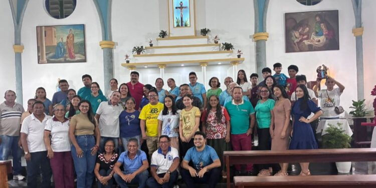 Dia Internacional da Família é celebrado com reflexão e renovação de votos matrimoniais em Parintins (AM)