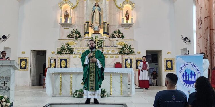 Catequese matrimonial é tema de encontro em Itapipoca (CE)