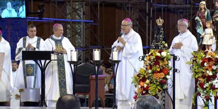 Missa de Encerramento do Simpósio Nacional das Famílias reforça a importância da comunhão