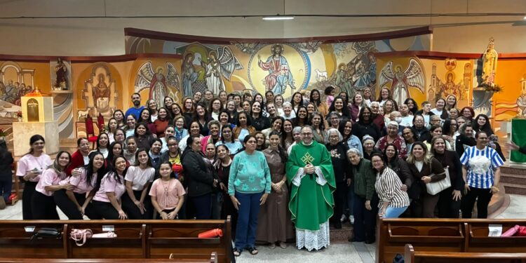 Retiro de Mulheres reúne cerca de 100 mulheres em São Paulo (SP)