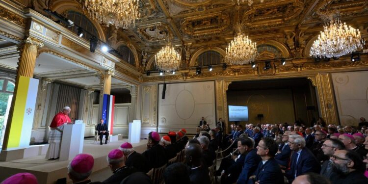 Papa Leão faz discurso em defesa da vida em visita à França