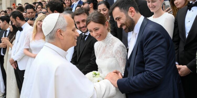 Papa Leão XIV: Deus chama os jovens ao grande amor do matrimônio